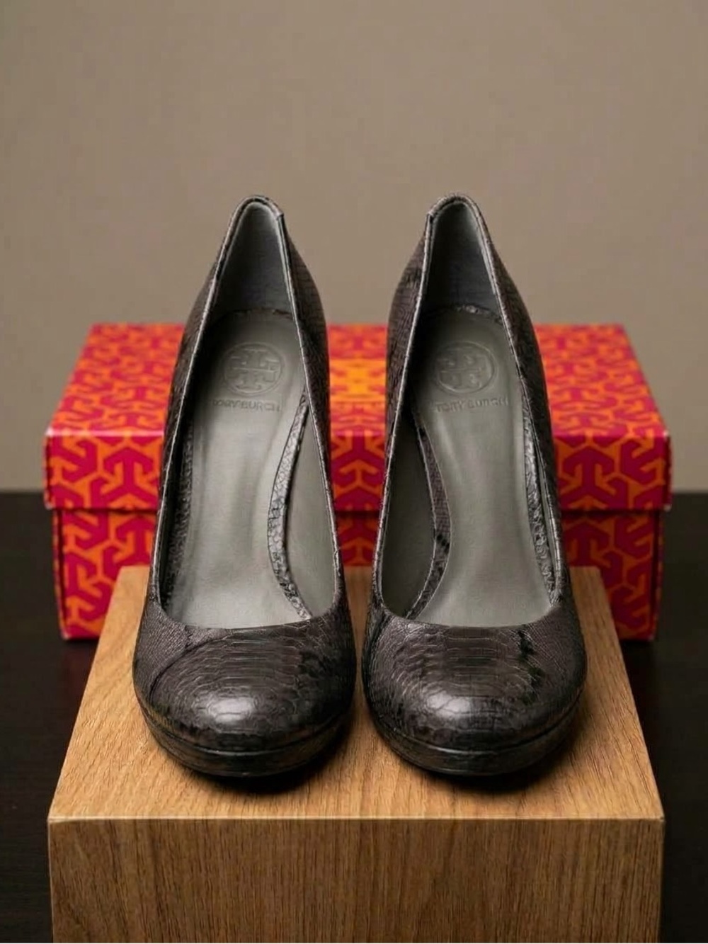 Tory Burch Jude Snakeskin Embossed Platform Pumps Logo Heel Size 9